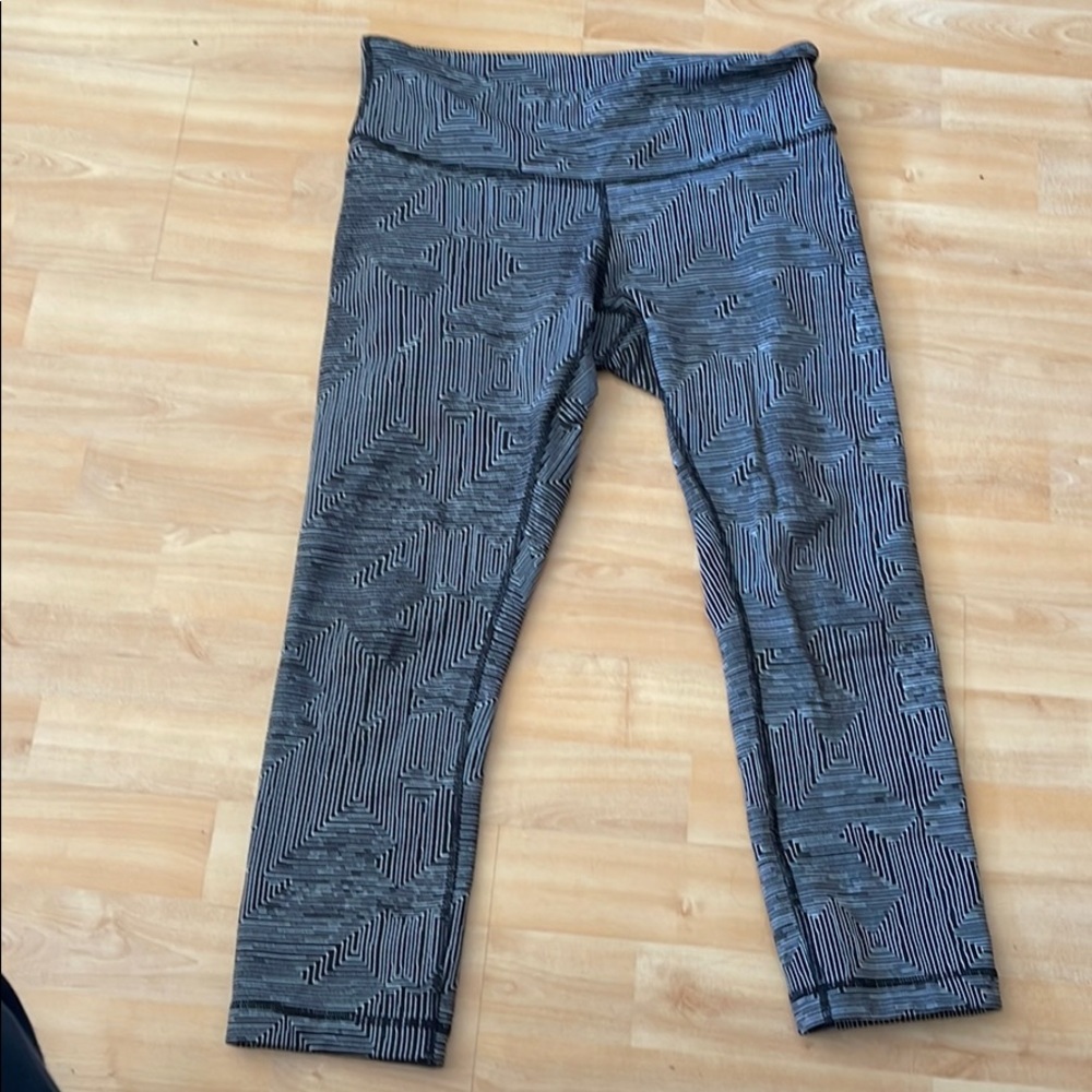 Lululemon capri patterned leggings